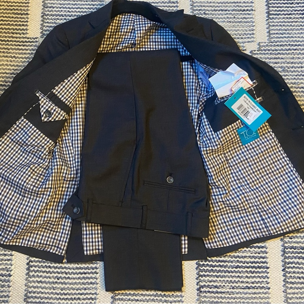 T.O. NWT Boys Size 10 Charcoal Gray Suit Beautifully Lined w Check Pattern